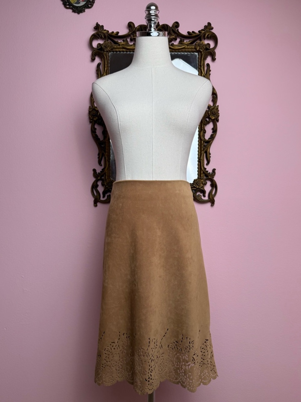Vintage 90s Studio Y Tan Camel Faux Suede Floral Laser Scallop Skirt Small 3/4